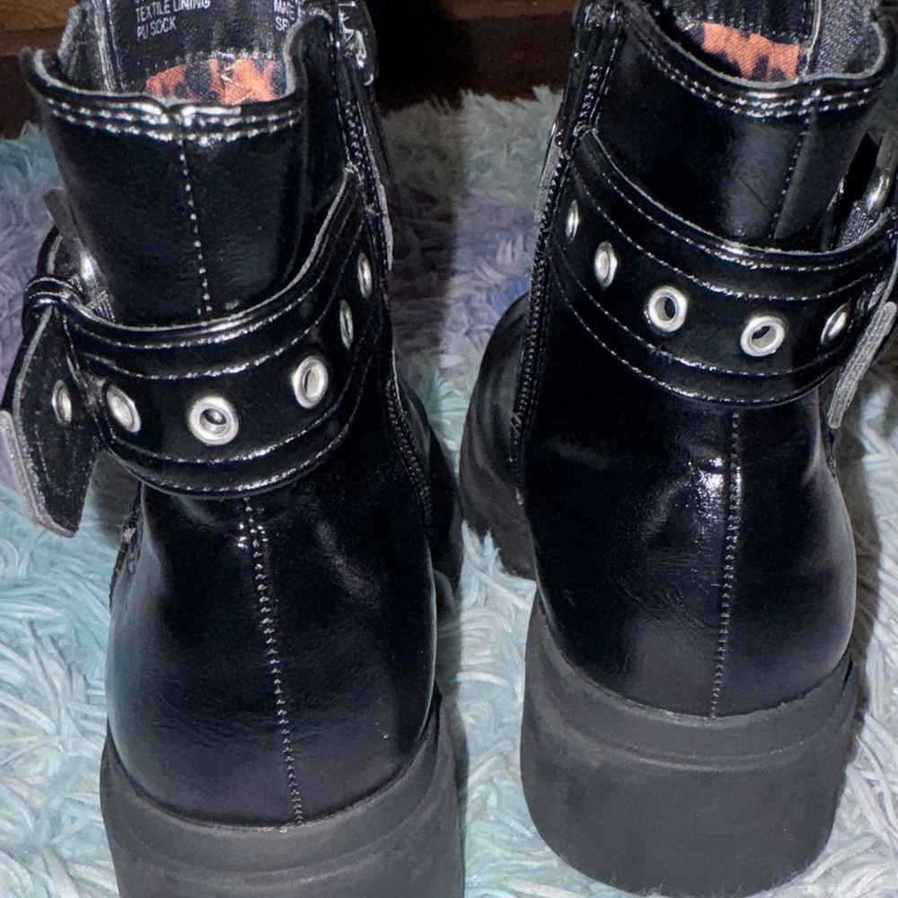 Steve Madden Black Ankle Boots with Buckle - Picture 5 of 6